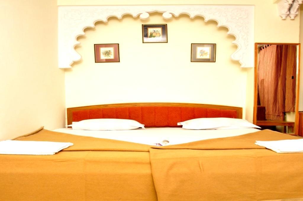 Готель Kiran Palace Удайпур Номер фото