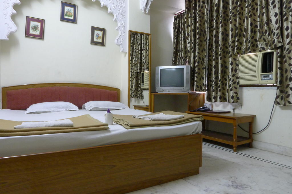 Готель Kiran Palace Удайпур Екстер'єр фото